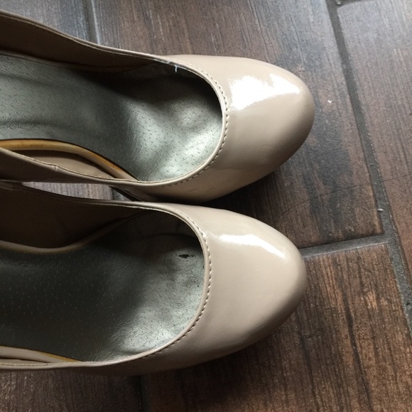 3/$25❤️Nude heels (US6.5) - Picture 4 of 9